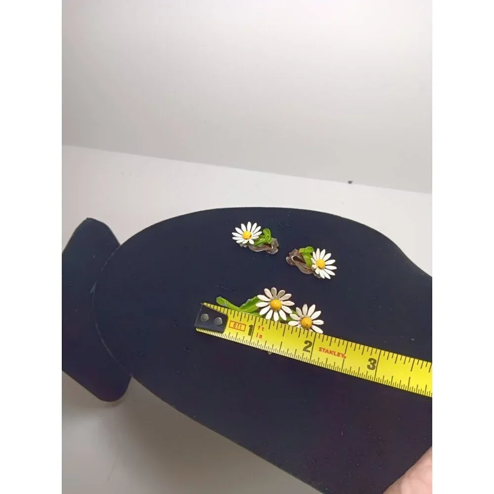 Vtg Retro 1960’s Metal & Enamel White Yellow Daisy Pin Brooch Hair Clips/ Earrin